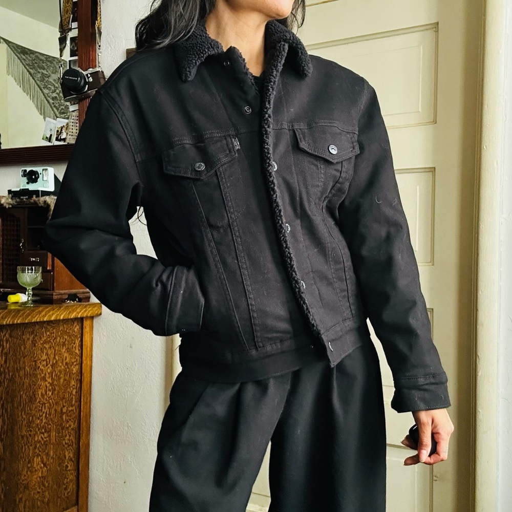 NEW w/o tags LEVI’S BLACK SHERPA JACKET
